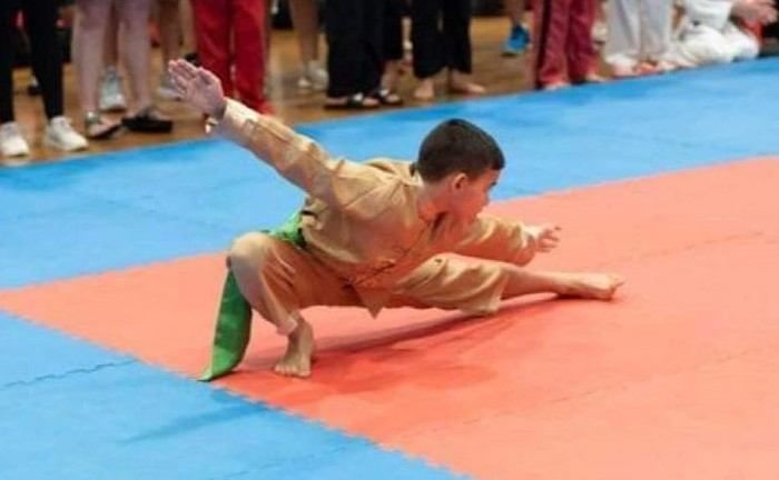 <center>Gain confidence and resilience through competition!<center>